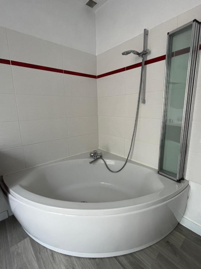 Vivez Au Coeur Historique - St Francois - Grand Appartement Confortable Хавър Екстериор снимка